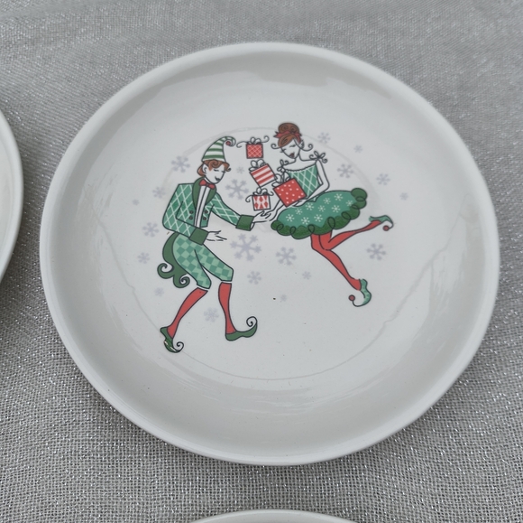 Macy's Holiday Unique Vintage Harlequin Christmas Dessert Plates - Picture 4 of 7